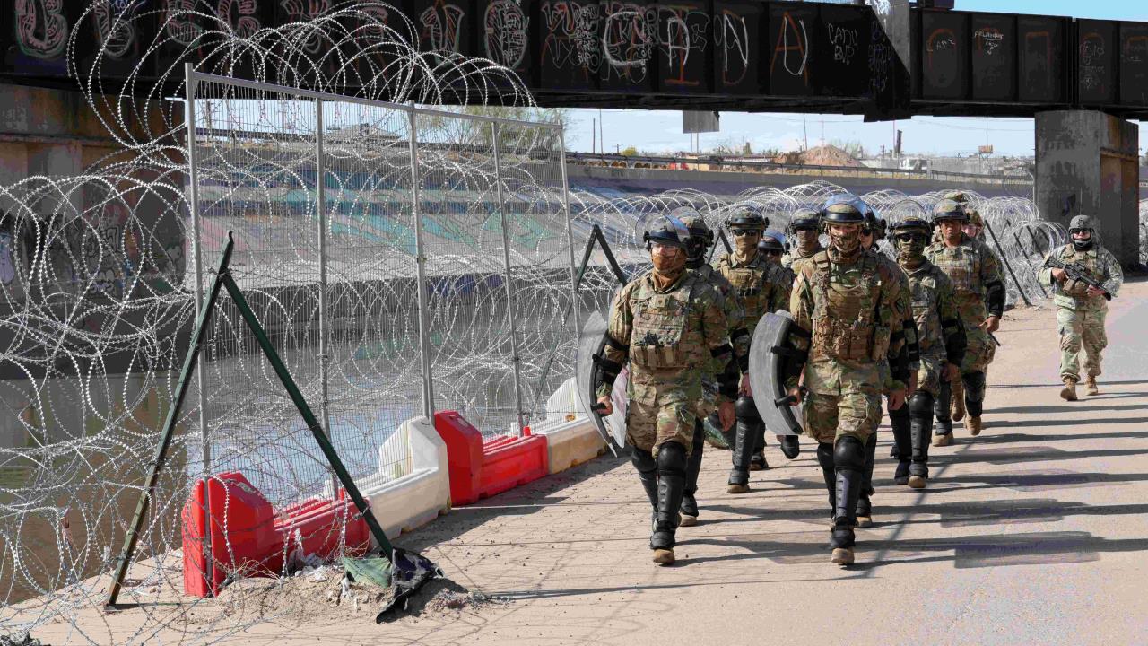 Elementos de la Guardia Nacional de Texas en la frontera sur del estado. Créditos: X (@GregAbbott_TX).