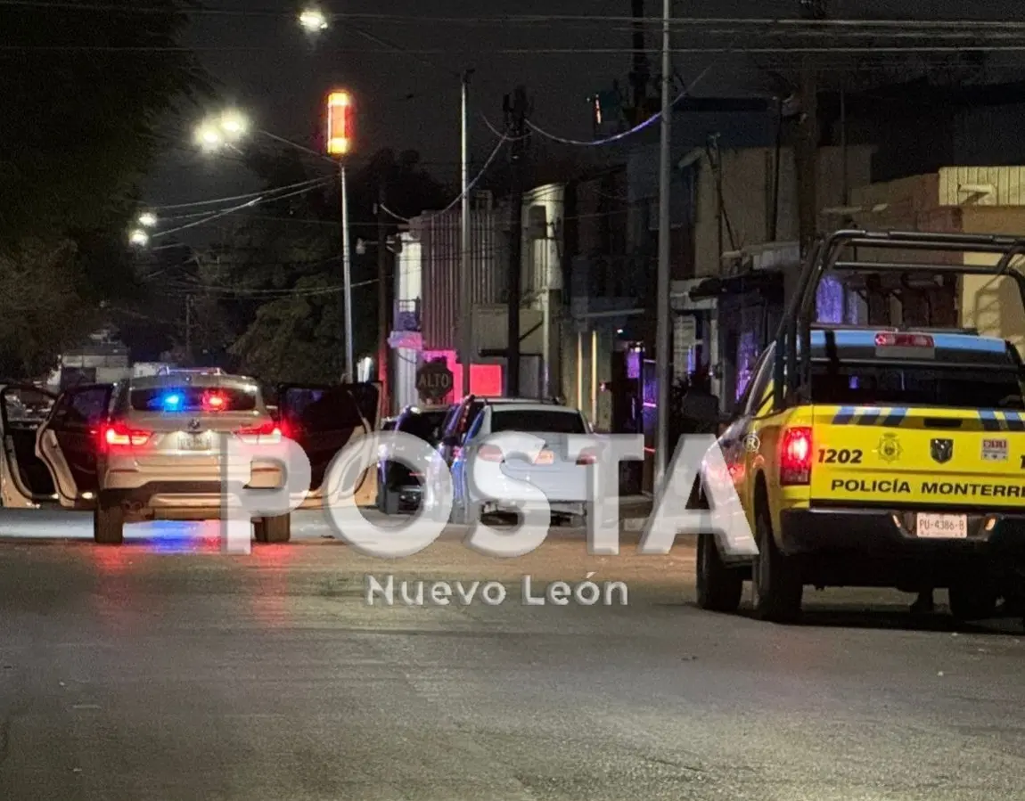 Auto de la marca BMW en la zona donde ocurrió la ejecución. Foto: POSTA MX.