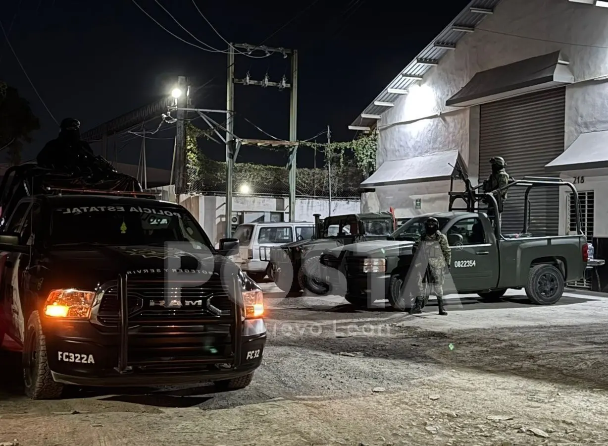 Elementos de Fuerza Civil y el Ejército en la zona del crimen. Foto: POSTA MX.