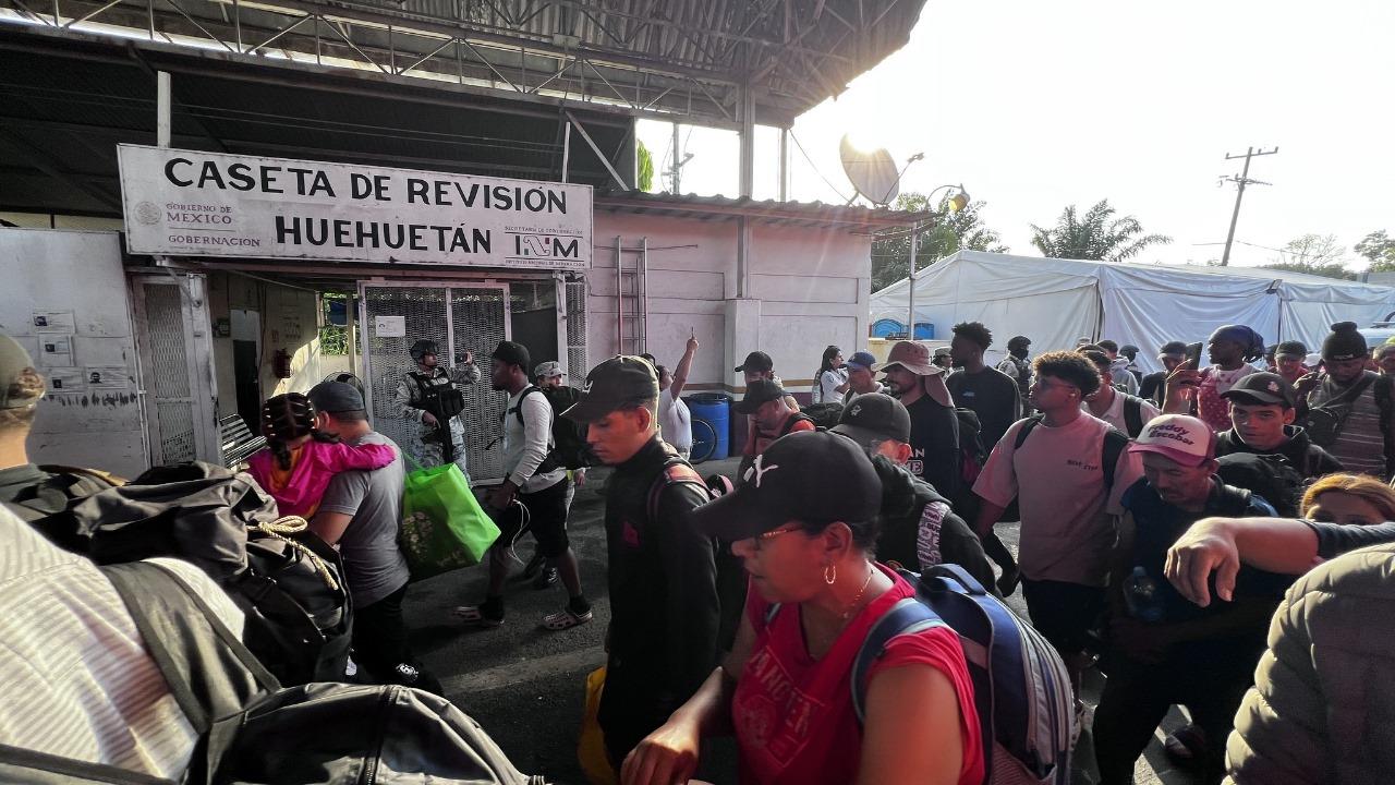 Migrantes se movilizan desde la frontera sur. Créditos: POSTA México/ Raúl Vera.