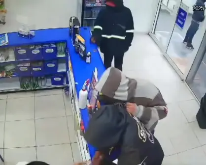 VIDEO I Roban farmacia en El Carmen, se llevan hasta un jarabe para la tos