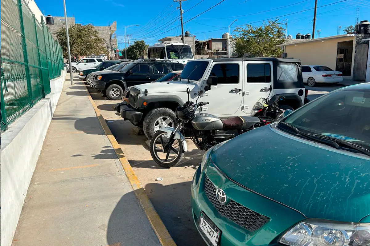 Denuncian falta de cajones azules en IMSS Los Cabos. Fotografías: Irving Thomas.