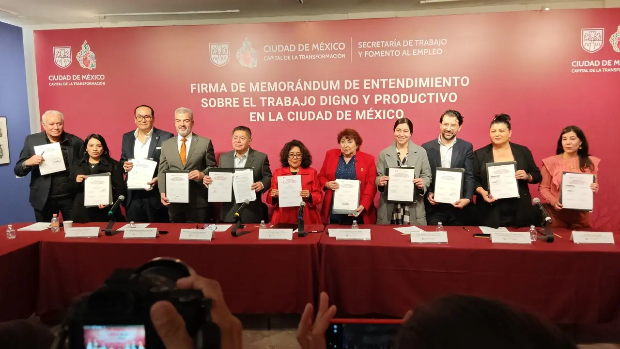 Firma secretaria de Trabajo convenio con sector empresarial. Foto: @TrabajoCDMX