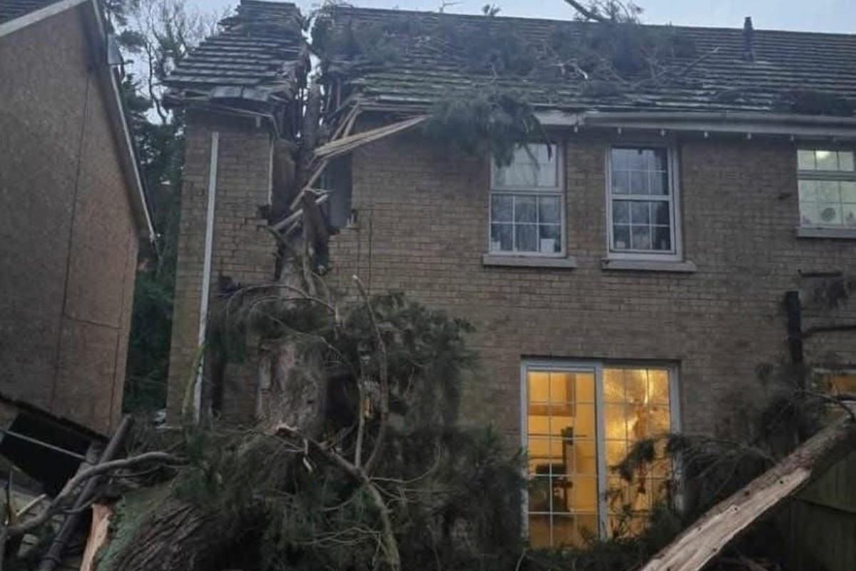 La Tormenta Éowyn ha dejado severos daños en Irlanda Foto: X(Twitter) @SkyAlertStorm