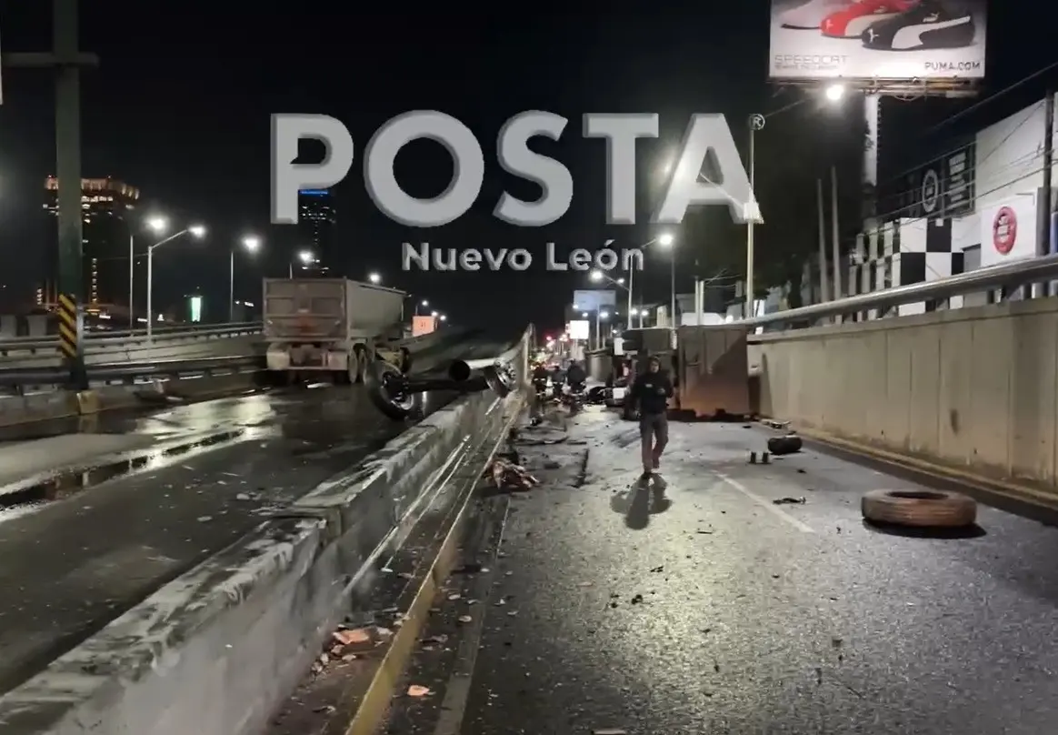 Rescatistas y autoridades en la zona del accidente vial en Morones Prieto. Foto: POSTA MX.