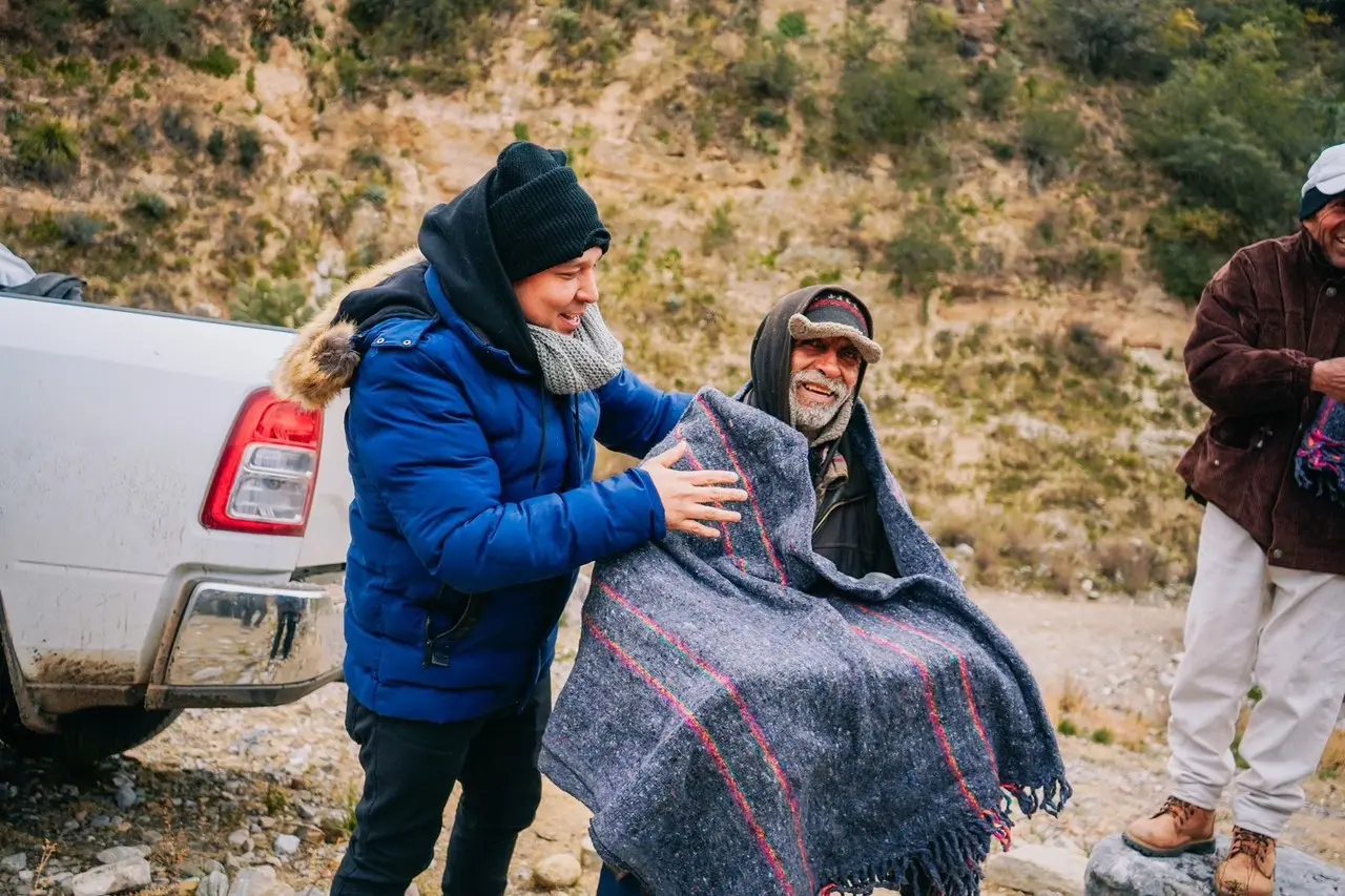 Estos recursos fueron fundamentales para brindar alivio inmediato a las personas expuestas a las inclemencias del clima, garantizando su bienestar durante esta temporada. Foto: Gobierno de Santa Catarina.