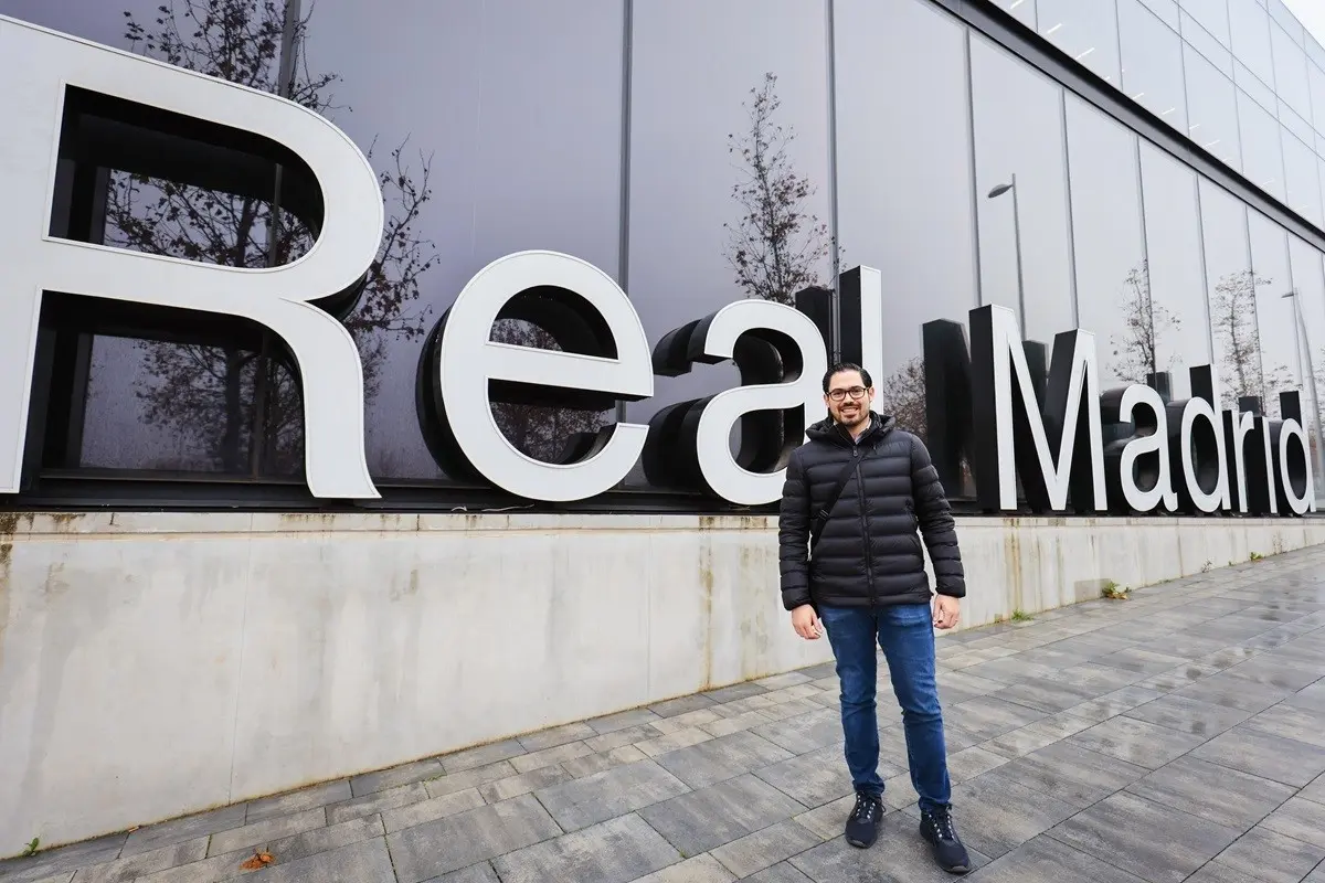 David de la Peña gestiona becas deportivas con el Real Madrid para jóvenes de Santiago