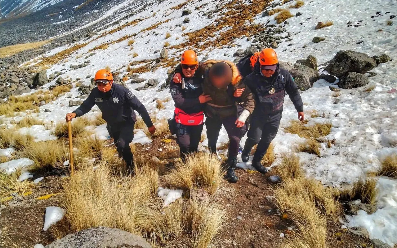 Nevado de Toluca: rescatan a excursionista tras caída en el volcán. Foto: @SS_Edomex