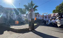 Queman piñata de Rocha Moya en segunda marcha por la paz en Sinaloa