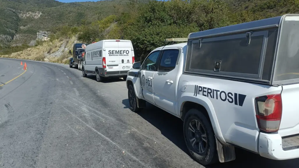 Localizan conductor de tráiler que volcó en la Rumbo Nuevo