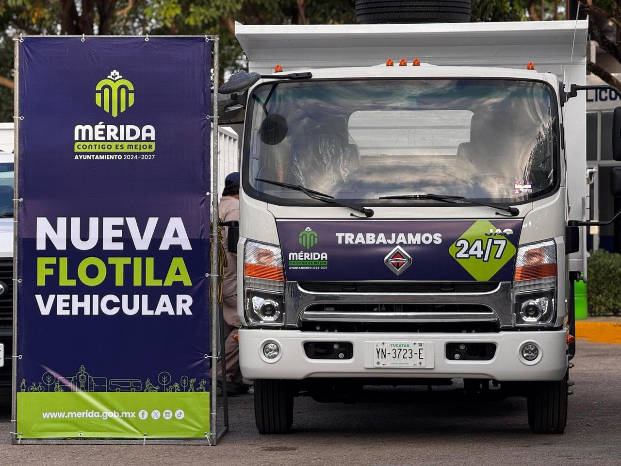 Este lunes, el Ayuntamiento de Mérida puso en operación una flotilla de 12 vehículos para fortalecer la limpieza de la ciudad.- Fuente Irving Gil