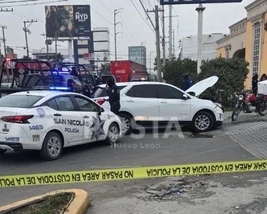 Auto asegurado por la policía municipal en la zona donde fue detenido. Foto: POSTA MX.