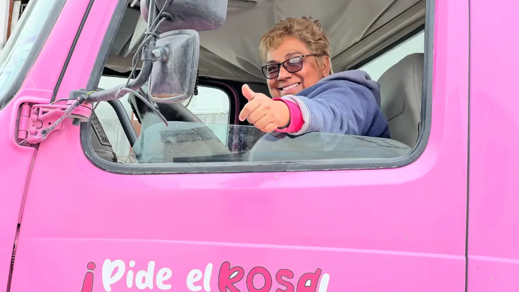 Alma, la operadora de un camión mezclador rosa que ayuda a enfermos con cáncer