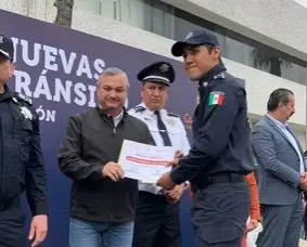 Héctor García entrega 63 reconocimientos a policías destacados de Guadalupe