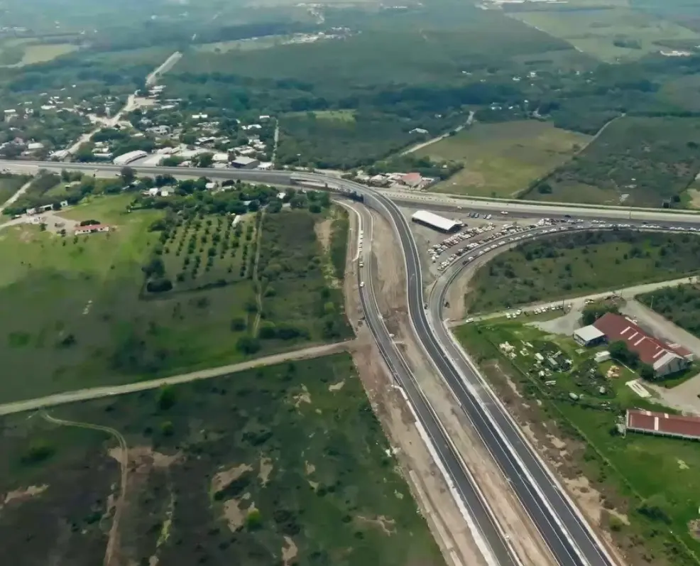 Vista desde las alturas de un tramo del Nuevo Periférico. Foto: Gobierno de Nuevo León.