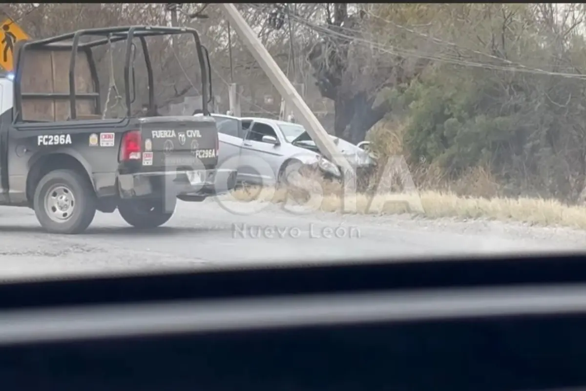 Policías de Fuerza Civil Nuevo León que participaban en una persecución terminaron heridos tras sufrir volcadura/Foto: Ray Elizalde