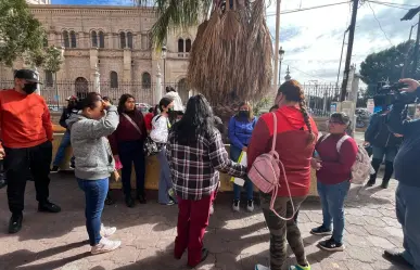 Madres de familia exigen atención en el Centro Estatal de Cancerología en Durango