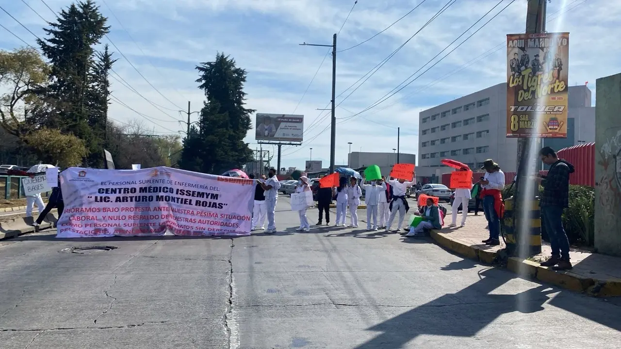 Los manifestantes piden recibir respuestas por parte de las autoridades sobre su situación laboral. Imagen: POSTA