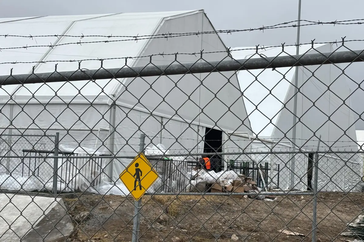 Un macro albergue está en construcción en el municipio de El Carmen/Foto: Ray Elizalde