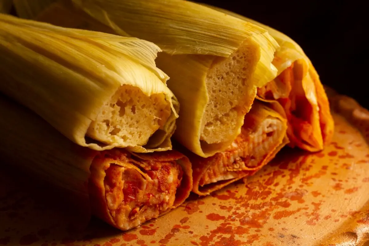 Sabores de tamales para el Día de la Candelaria.     Foto: Freepik, editada en Canva.