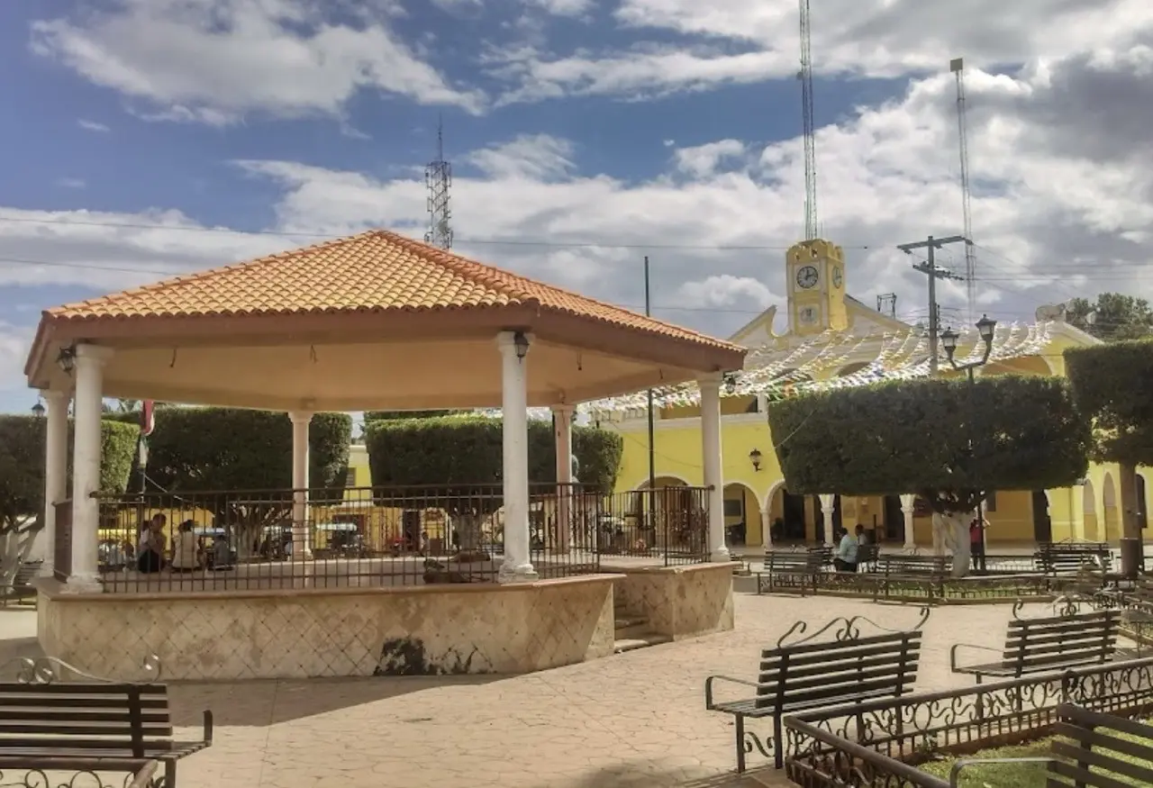 Tekit es un lugar que es popularmente conocido como la Capital de la Guayabera pues muchos artesanos se dedican a confeccionar la popular prenda yucateca.- Fuente Guayaberas Auténtica Arte Textil