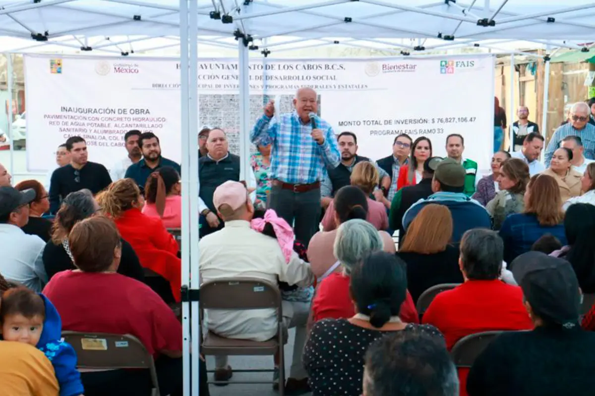 El Profesor Víctor Castro Cosío hizo entrega de obras en San José del Cabo. Fotografías: Gobierno del Estado.