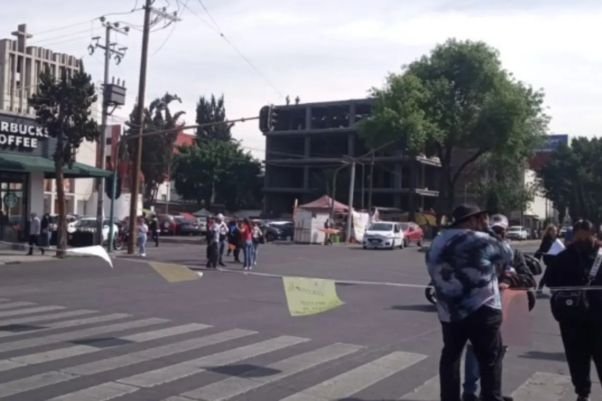 Manifestantes en Fray Servando Teresa de Mier entre Circuito Interior y Eje 3 Oriente.     Foto: X (@OVIALCDMX)