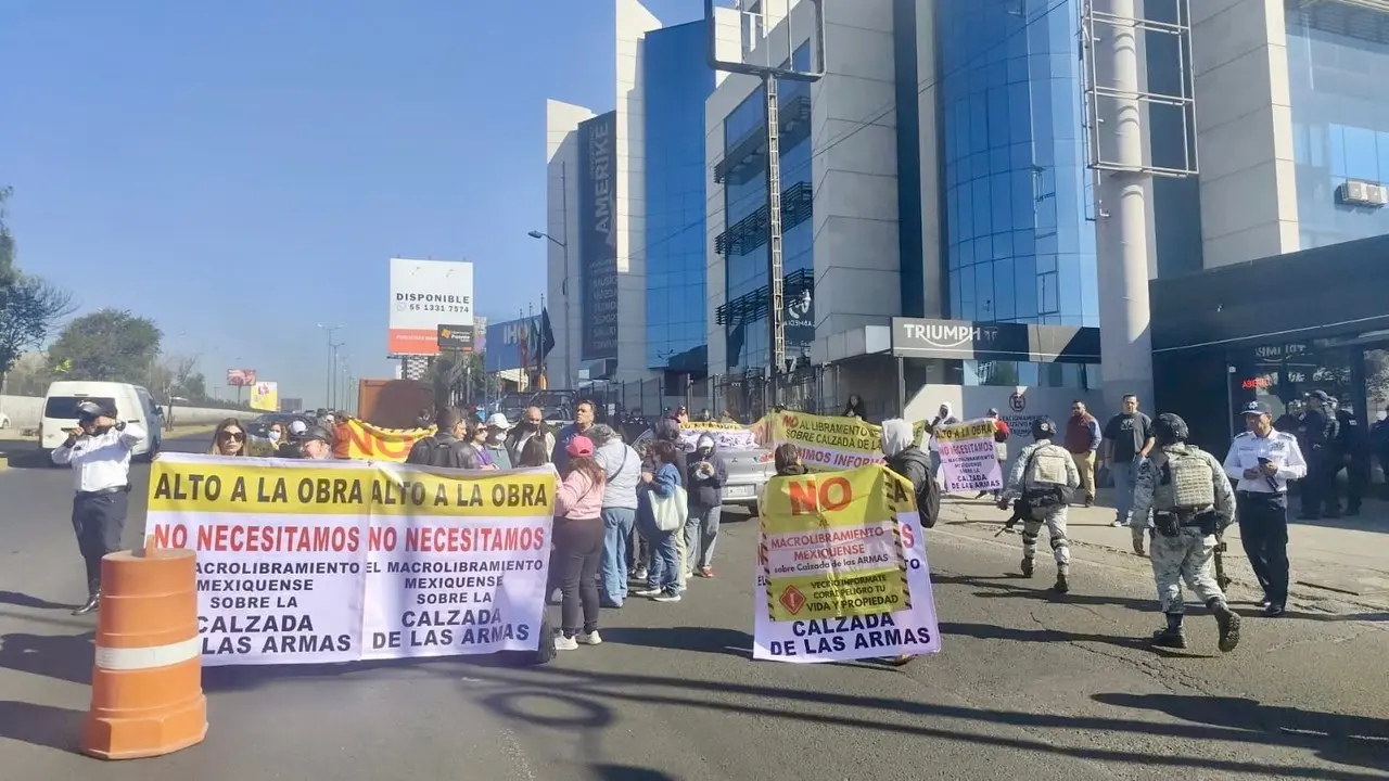 Vecinos de Azcapotzalco bloquean Periférico en protesta por Macro Libramiento. Foto: POSTA