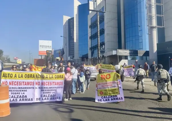 Vecinos de Azcapotzalco bloquean Periférico en protesta por Macro Libramiento