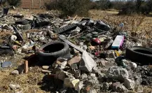 Tras clausura de basurero clandestino ahora tiran sus desechos en colonias aledañas