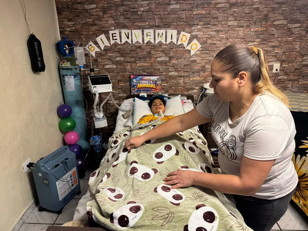 César y su madre la señora Ana Erika Morales. Foto: Azael Valdés