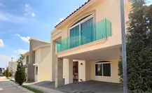 Incautan 5.6 millones de pesos y objetos de lujo en propiedad de exalcaldesa del EDOMEX