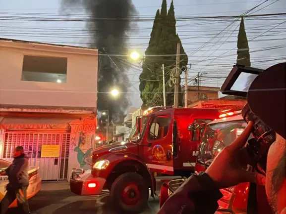 Incendio en Tláhuac. Foto: Ramón Ramírez