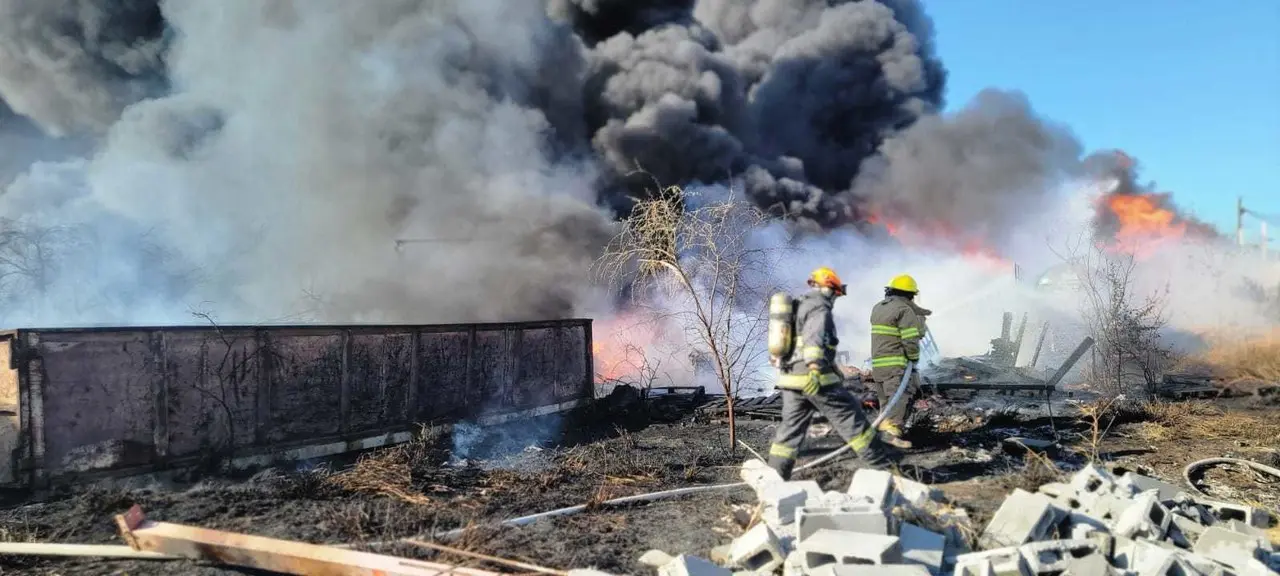 Incendio en recicladora. Foto: Protección Civil de Nuevo León