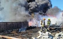 VIDEO l Fuerte incendio en recicladora de cartón en Pesquería, Nuevo León