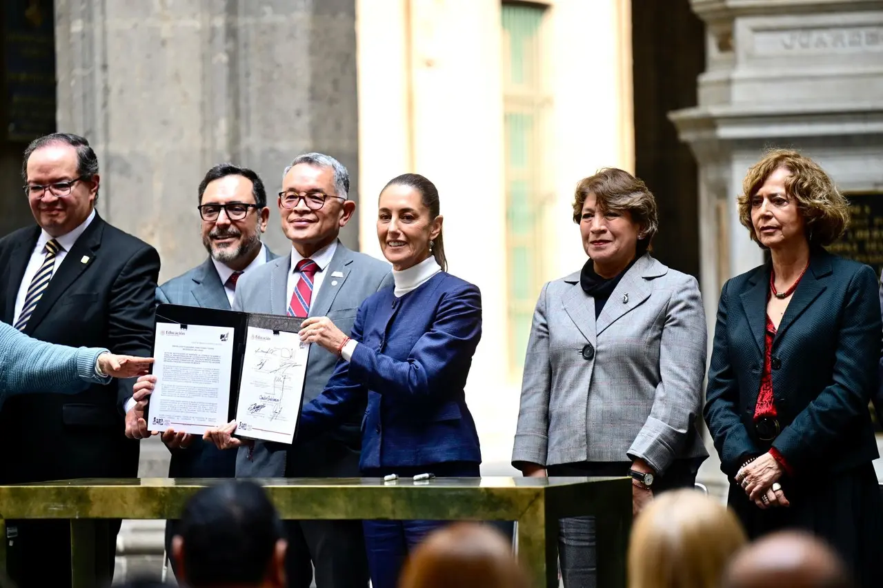 La Mandataria mexiquense asistió como testigo de honor a la presentación del Plan Nacional de Bachillerato. Imagen: GEM