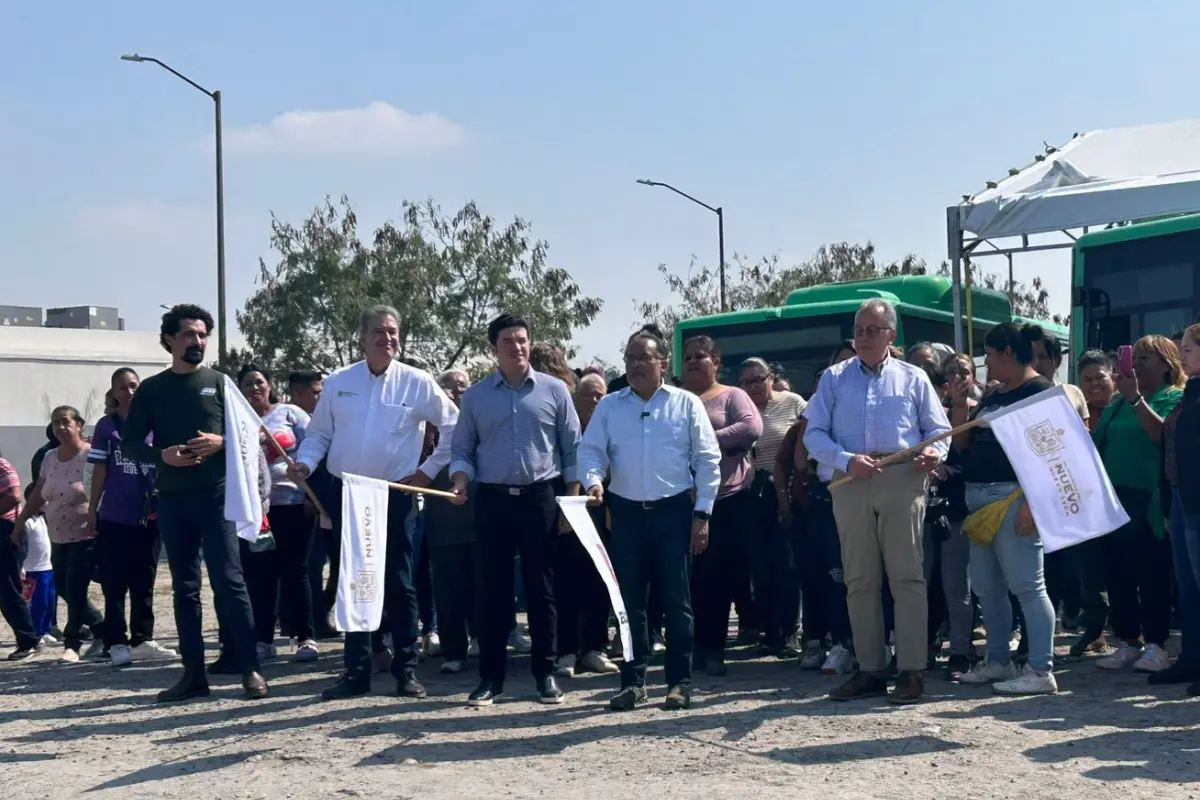 El gobernador del Estado Samuel García Sepúlveda junto con el alcalde de Escobedo, Andrés Mijes dieron el banderazo de arranque de la ruta Intermunicipal Alianza-Sendero/Foto: Rosy Sandoval