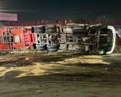 Vuelca tráiler cargado de trigo en Cuautitlán Izcalli