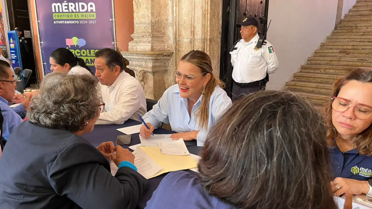 El Miércoles Ciudadano se realiza en los bajos del Palacio Municipal de Mérida Foto: Daniel Rodríguez