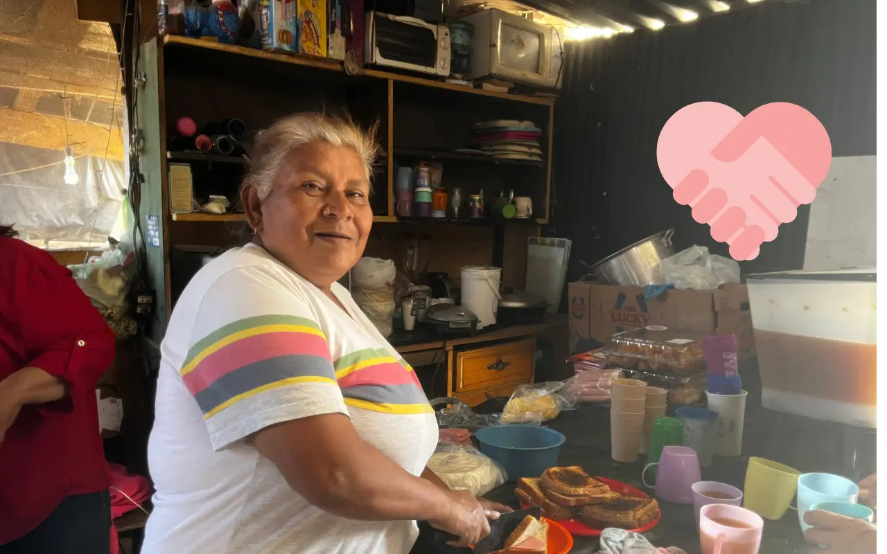 La señora Felipa sostiene su comedor con aportaciones de sus vecinos. Foto: Alejandro Ávila.