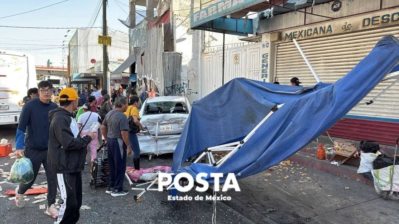 La unidad perdió el control y dejó como saldo 12 personas lesionadas en Ecatepec. Imagen: Fernando Cruz/POSTA