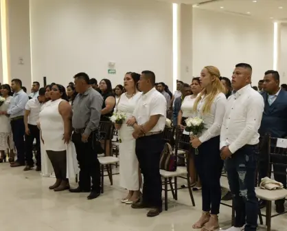 Parejas unen sus vidas en las bodas comunitarias de Salinas Victoria