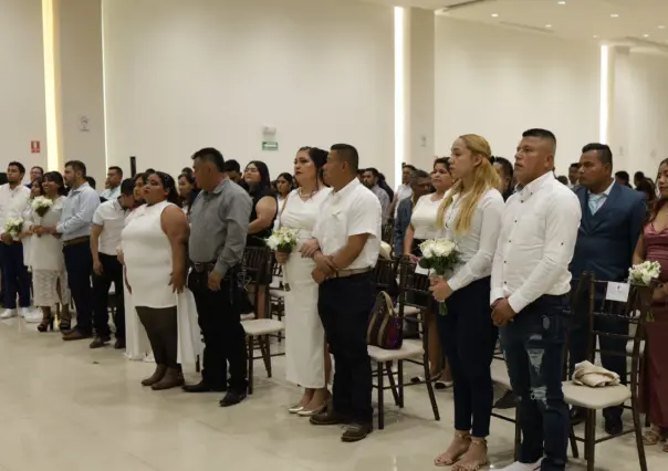 Parejas unen sus vidas en las bodas comunitarias de Salinas Victoria