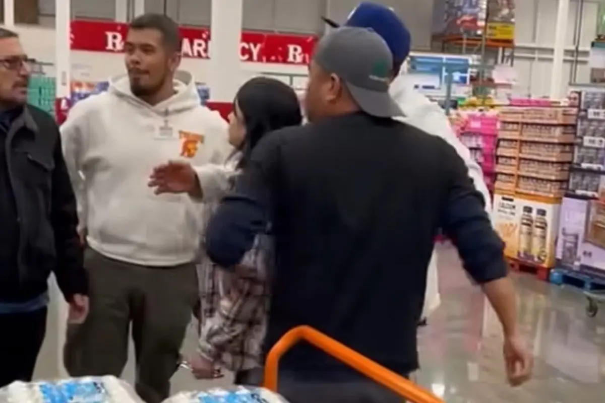 Pelea entre clientes de Costco Foto: X(Twitter) @juancpedreira