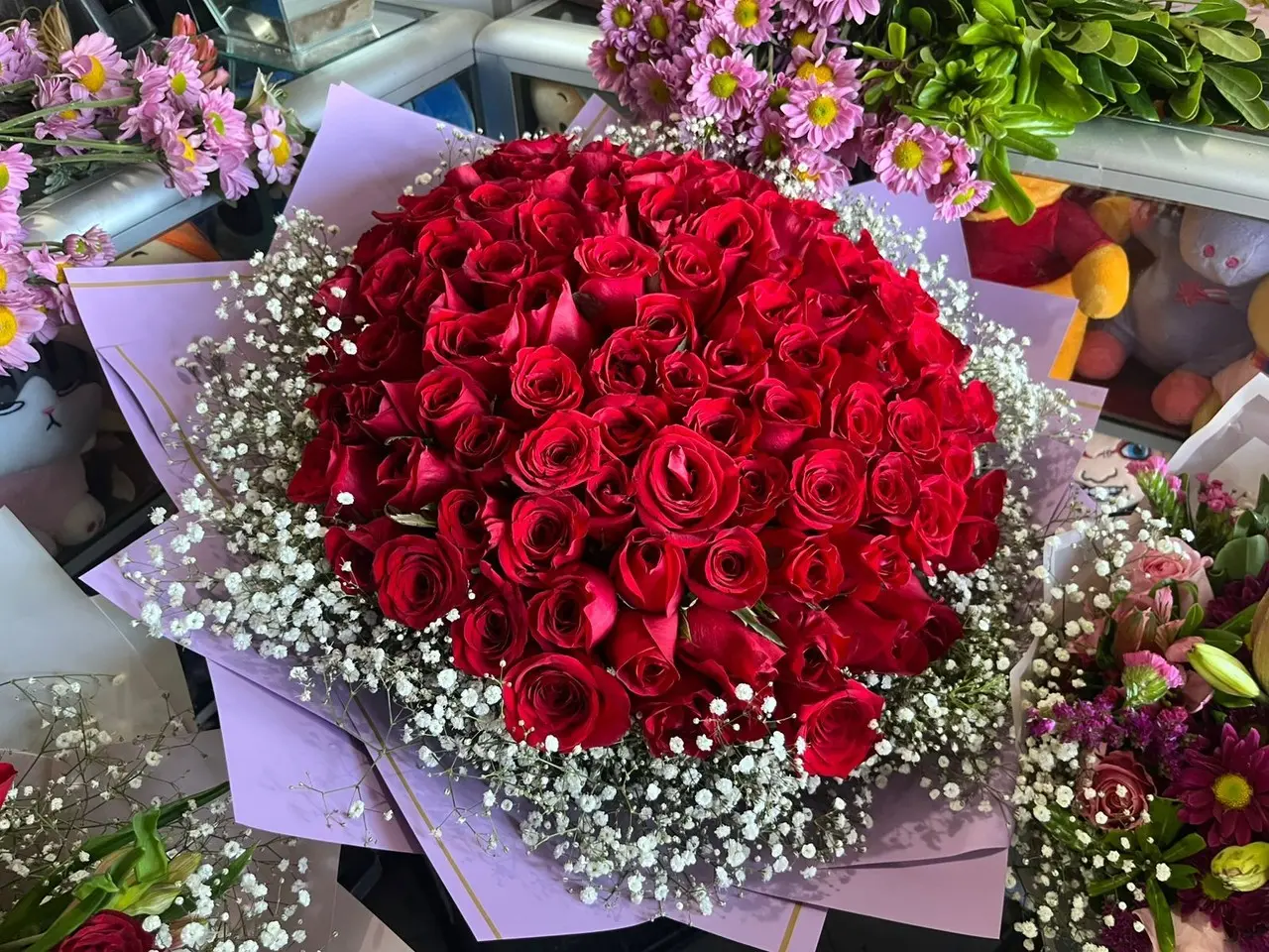 Aunque las rosas rojas se han convertido en un símbolo representativo del amor, el 14 de febrero aumentan debido a la demanda y su distribución. Foto: POSTA.