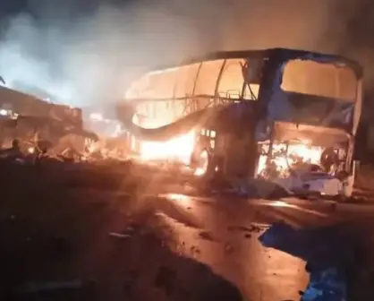 Autobús de pasajeros choca y se incendia en Campeche; cubría la ruta Cancún-Villahermosa