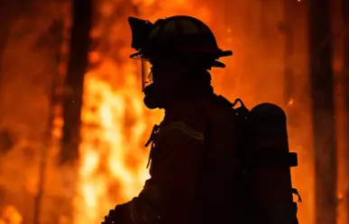 Reportan fuerte incendio de pastizal en la autopista México-Querétaro, en Polotitlán