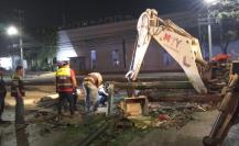 Limpian vialidad tras choque entre tren y autobús en el municipio de Monterrey