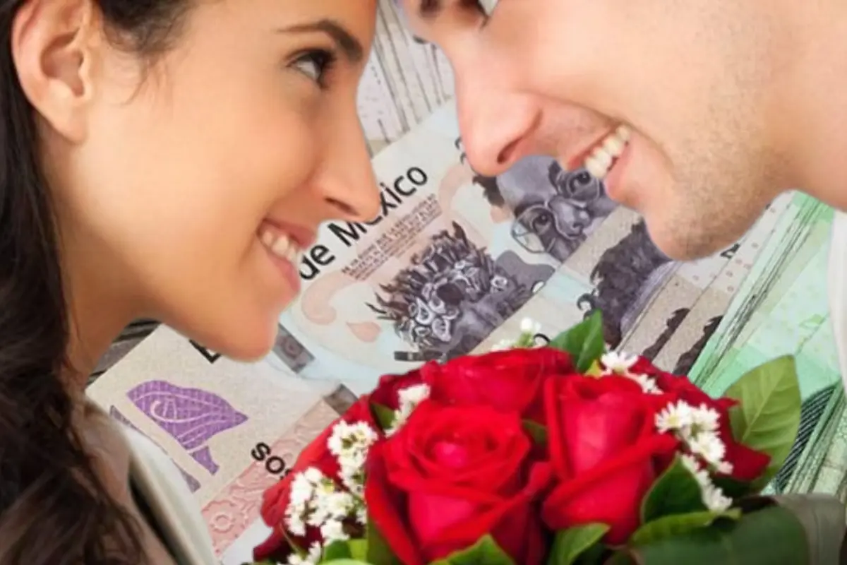 Fondo, dinero y pareja con un ramo de rosas. Foto: Freepik | Canva