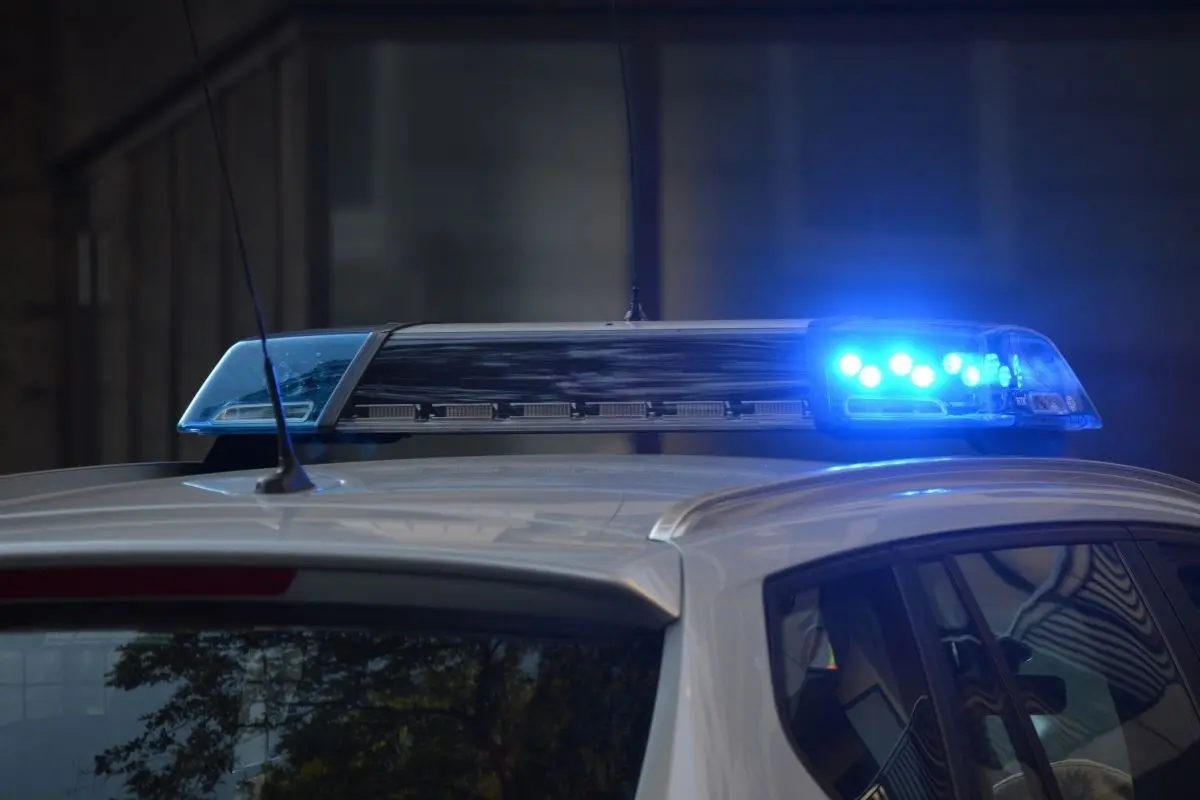 Detienen en Juárez a dos hombres con vehículo robado tras persecución